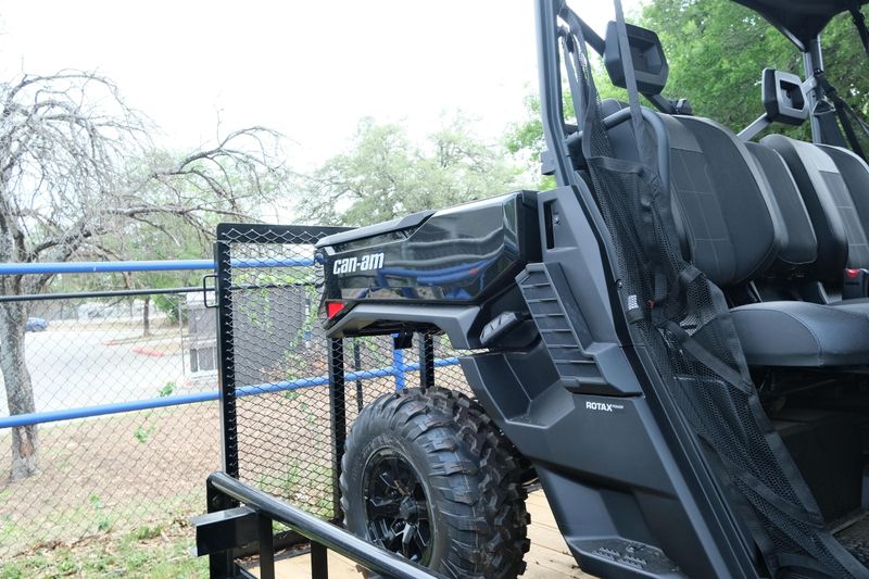 NEW 2026 CAN-AM DEFENDER MAX XT HD11 WITH 1025 INCH TOUCHSCREEN Image 12