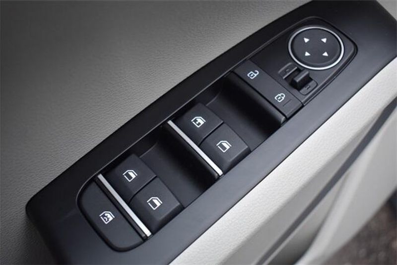 New 2025 Kia Soul LXImage 18