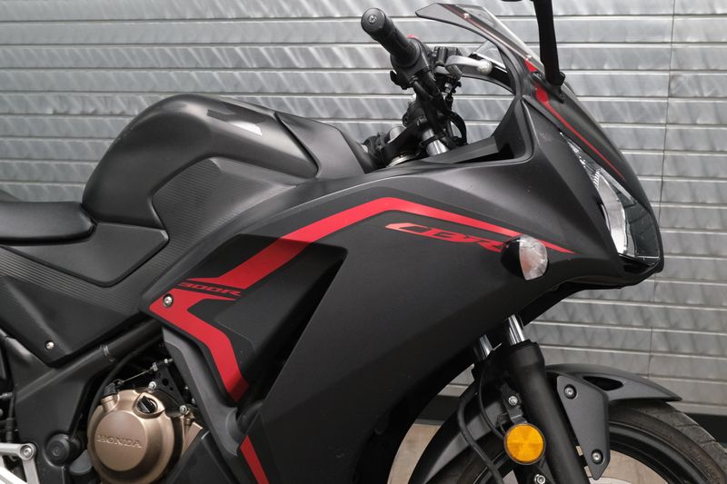 USED 2022 HONDA CBR300RA ABS Image 10