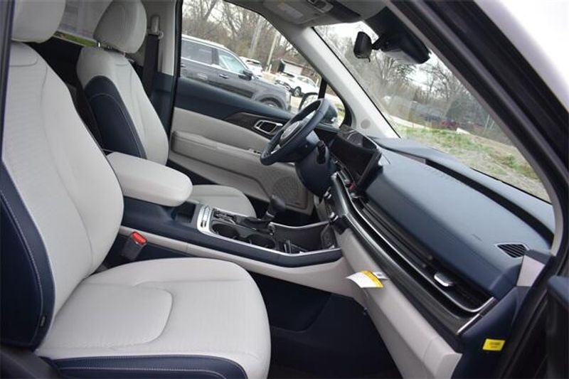 2025 Kia Carnival SX PrestigeImage 15