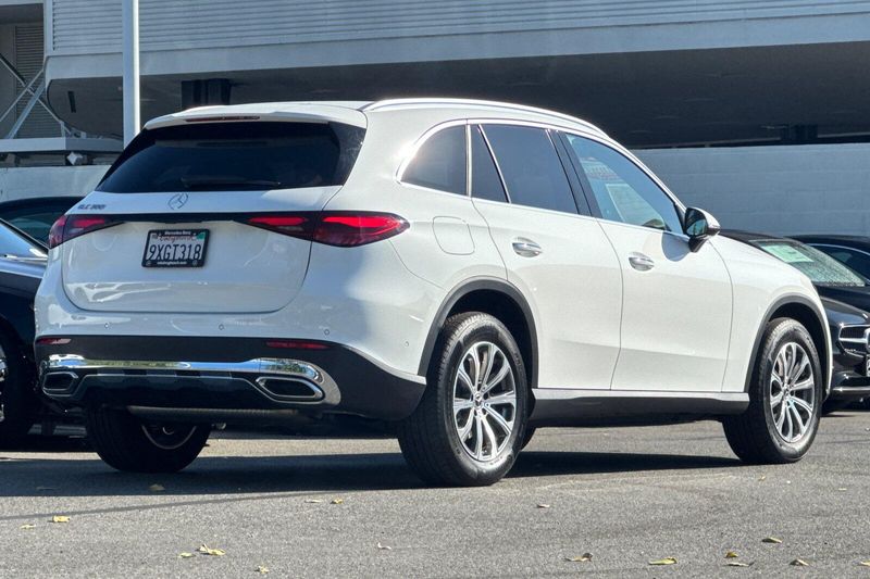 Used 2026 Mercedes-Benz GLC 300Image 4