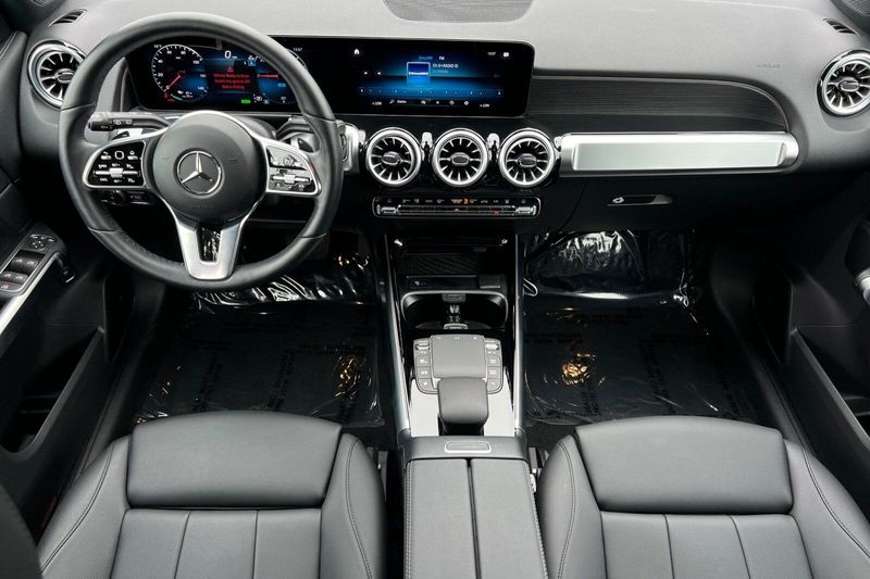 2023 Mercedes-Benz EQB 300Image 15