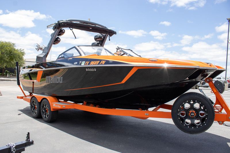 USED 2020 MALIBU 24 MXZ Image 2