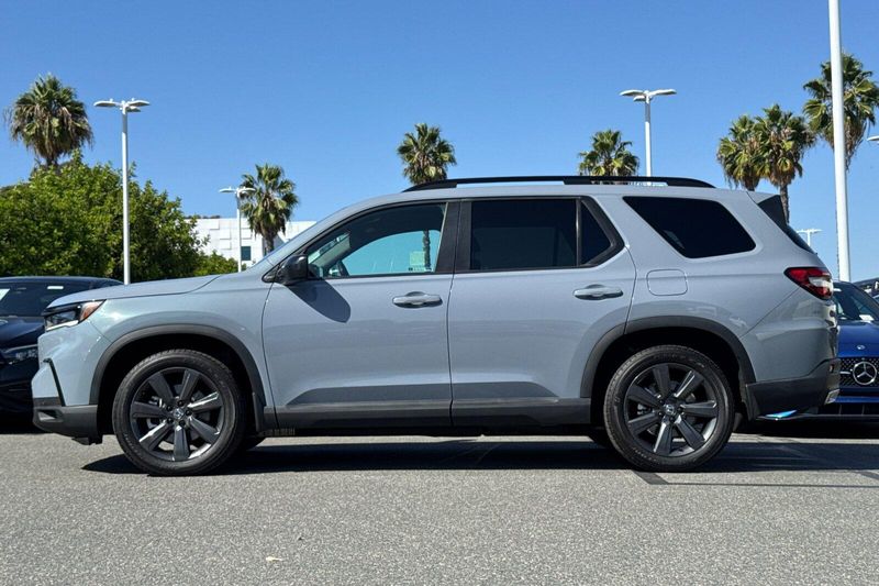 Used 2023 Honda Pilot SportImage 7
