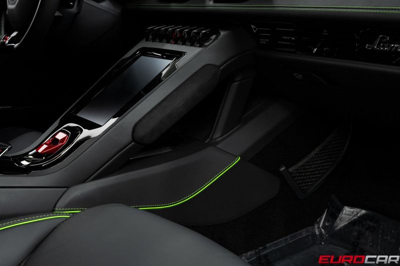2023 Lamborghini Huracan EVO RWD *HIGH GLOSS BLACK STYLE PACKAGE* Image 32