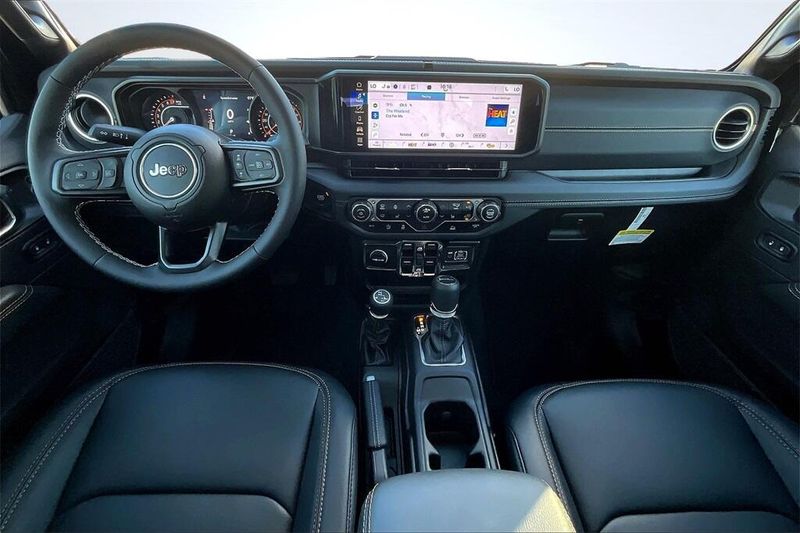 2025 Jeep Gladiator Sport photo 5