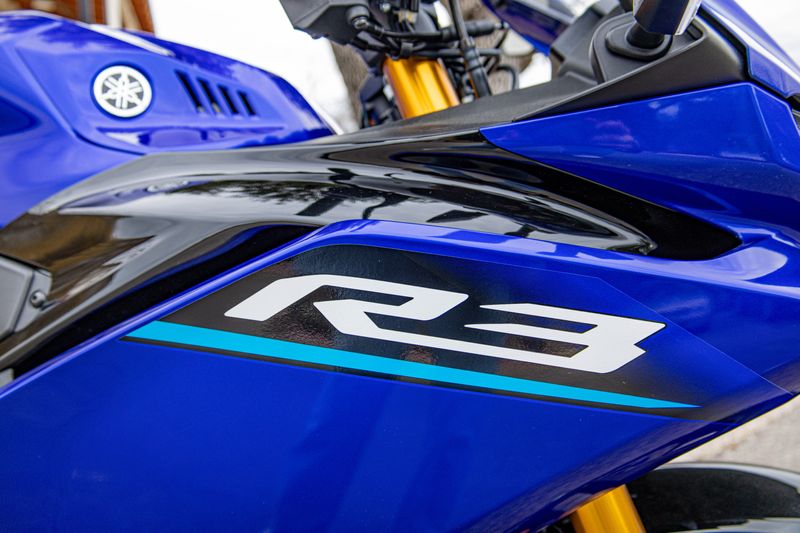 NEW 2026 YAMAHA YZFR3 ABS Image 2