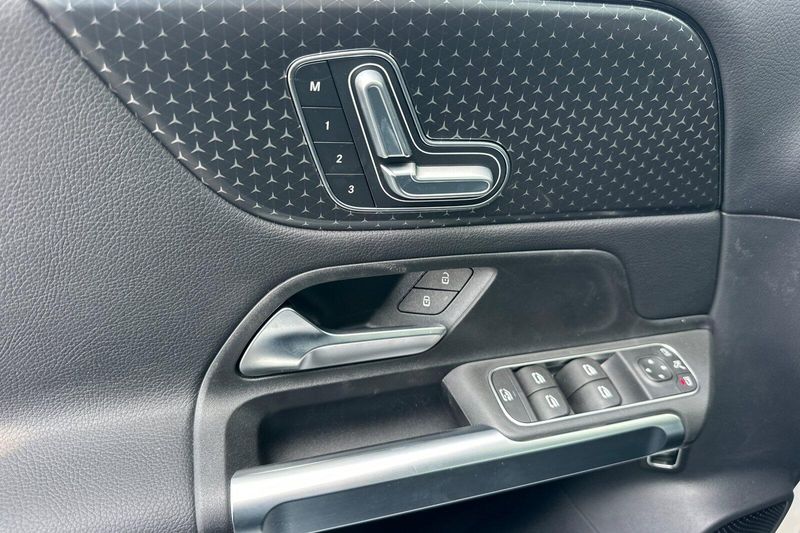 New 2026 Mercedes-Benz GLB 250Image 8