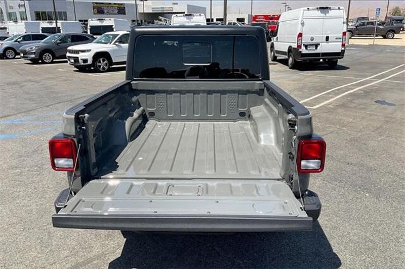 2022 Jeep Gladiator Willys photo 30