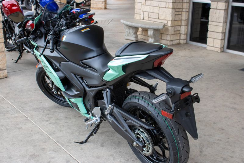 NEW 2026 YAMAHA YZFR3 ABS Image 9