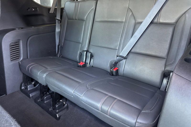 Used 2023 Chevrolet Suburban RSTImage 17