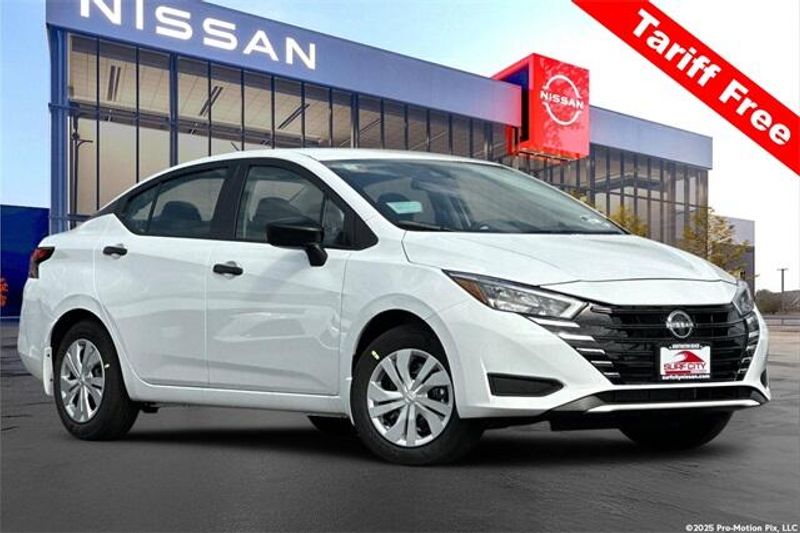 New 2025 Nissan Versa 1.6 SImage 1
