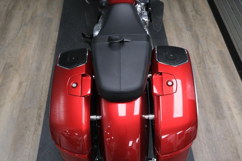 NEW 2025 INDIAN MOTORCYCLE CHALLENGER LIMITED Image 25