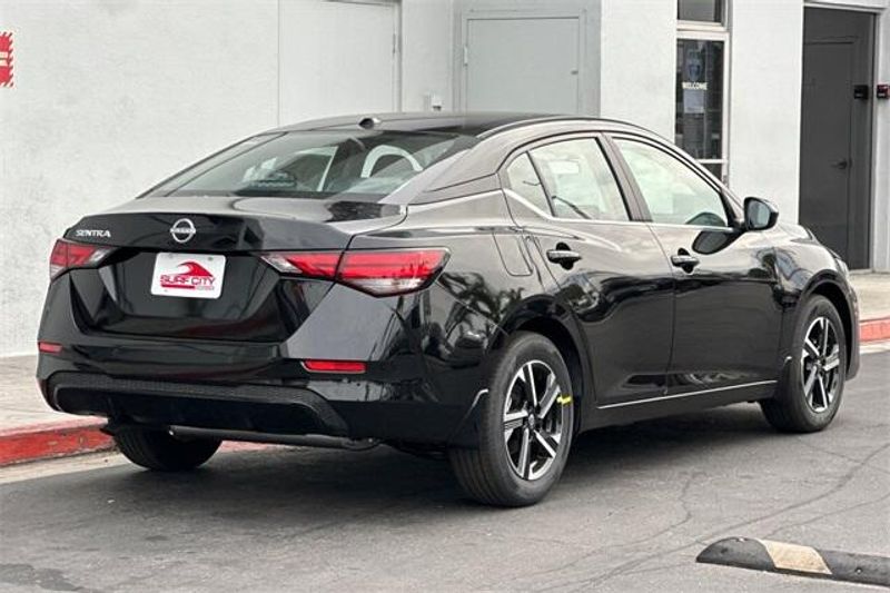 New 2025 Nissan Sentra SVImage 3
