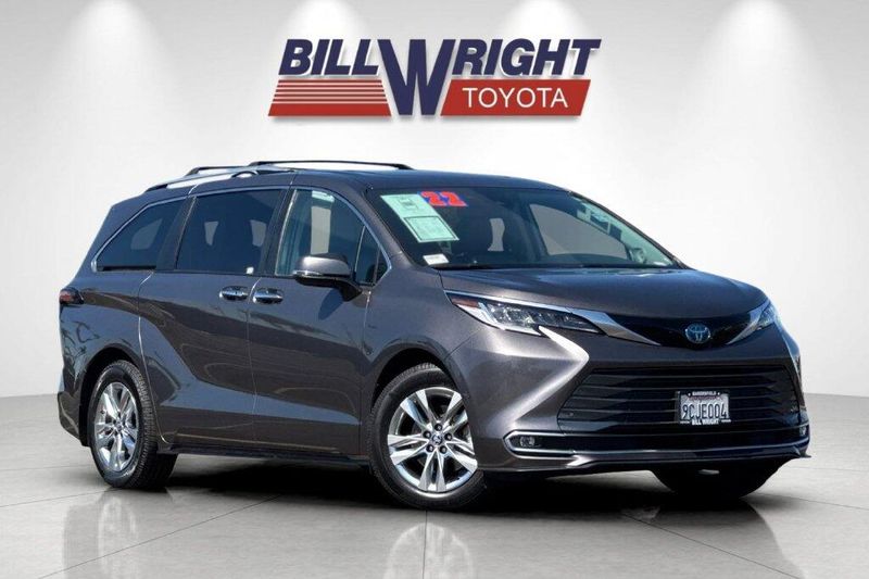 Used 2022 Toyota Sienna LimitedImage 1