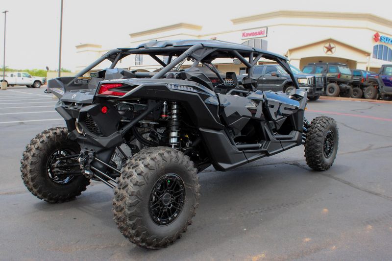 2025 Can-Am MAVERICK X3 MAX X RS TURBO RR WITH SMARTSHOX TRIPLE BLACK Image 30