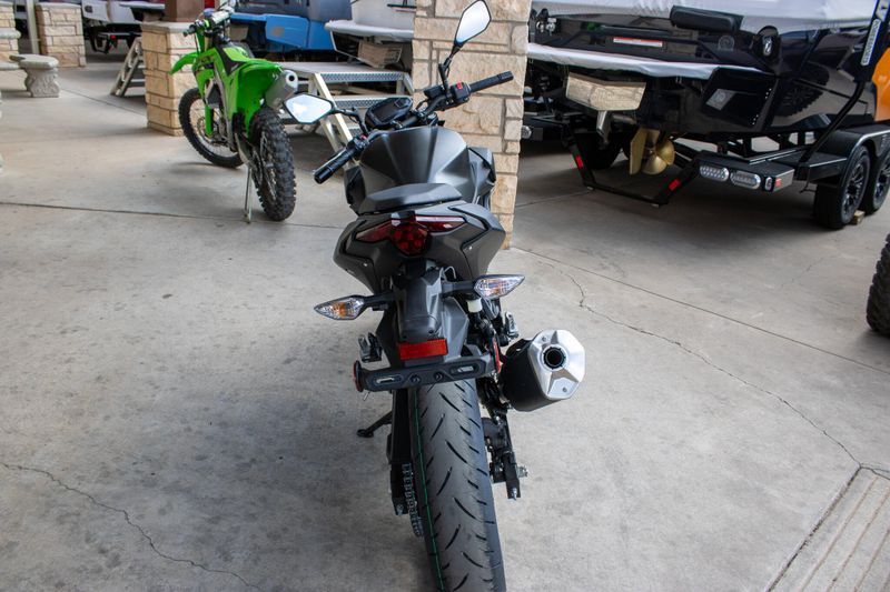 NEW 2026 KAWASAKI Z500 ABS Image 9
