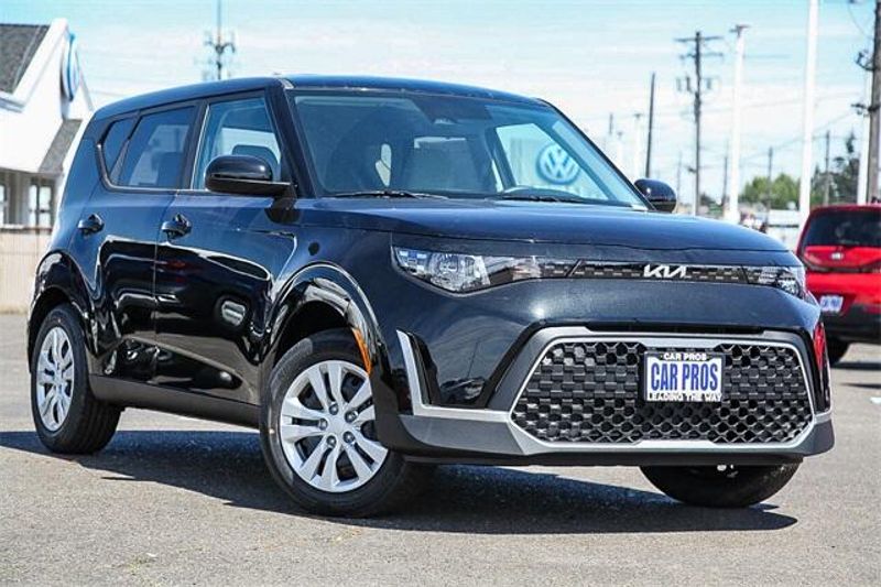 New 2025 Kia Soul LXImage 2