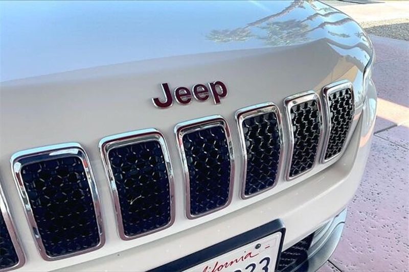 2021 Jeep Cherokee Latitude LuxImage 30
