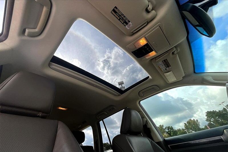2016 Lexus GX 460 photo 20