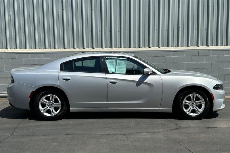 2021 Dodge Charger SXT photo 3