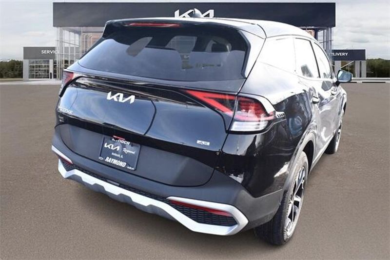 New 2025 Kia Sportage EXImage 3