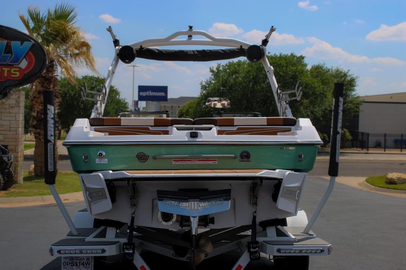 2024 MALIBU 21 LX  in a WHITE exterior color. Family PowerSports (877) 886-1997 familypowersports.com 