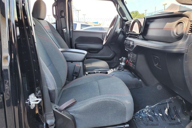 2024 Jeep Wrangler Rubicon photo 20