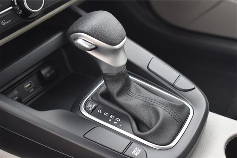New 2025 Kia Soul LXImage 21