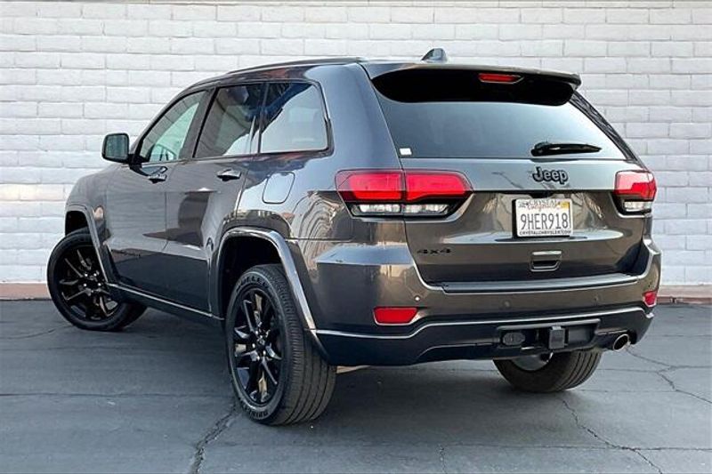 2021 Jeep Grand Cherokee Laredo XImage 10