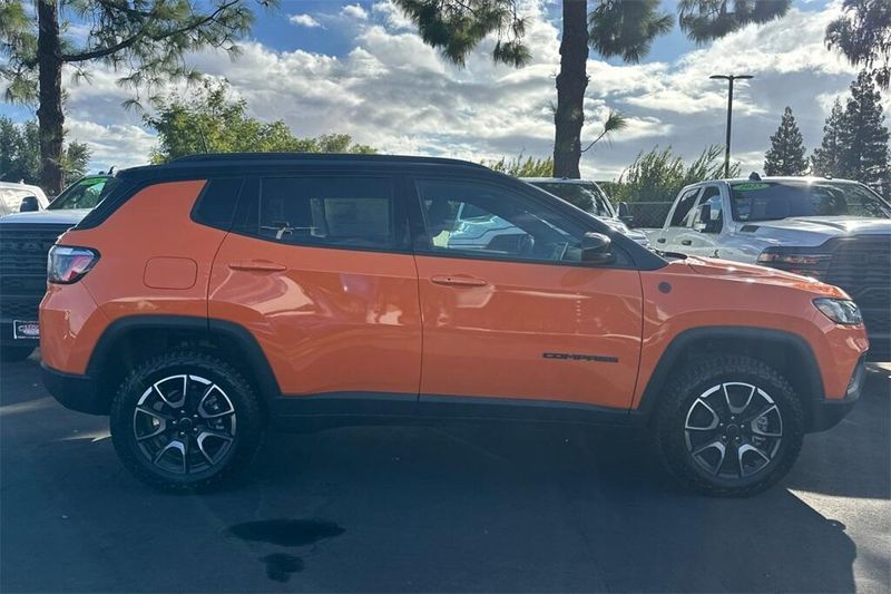 2026 Jeep Compass Trailhawk photo 3