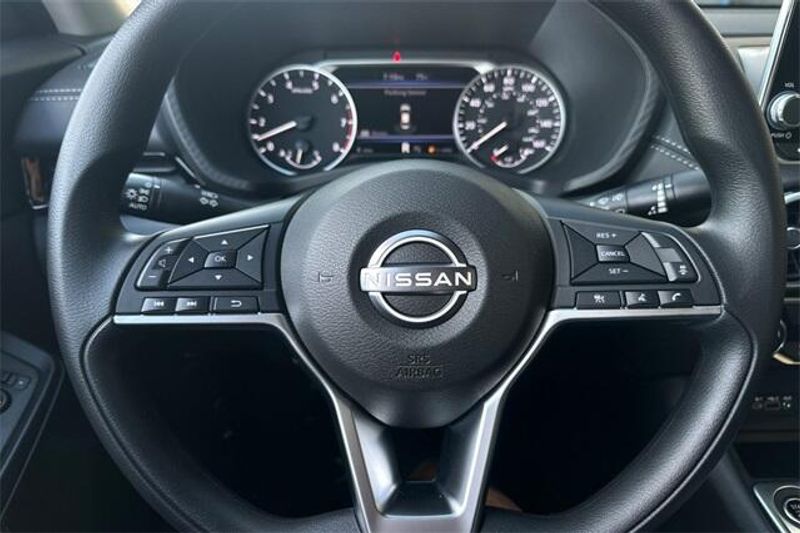 New 2025 Nissan Sentra SVImage 19