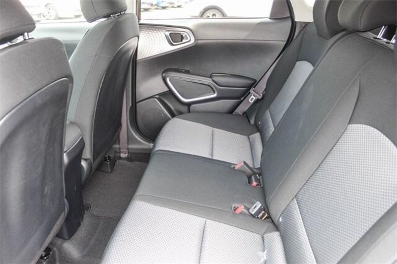 New 2025 Kia Soul LXImage 11