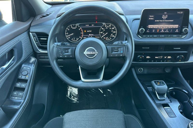 Used 2023 Nissan Rogue SVImage 16