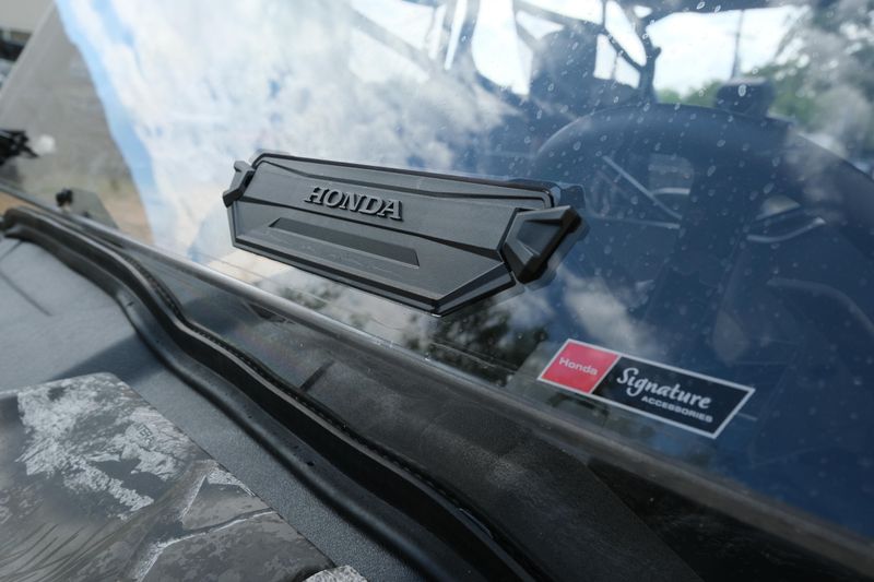 NEW 2025 HONDA PIONEER 10006 DELUXE CREW Image 17
