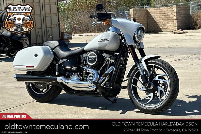 2021 Harley-Davidson Softail in a STONE WASHED WHITE PEARL exterior color. BMW Motorcycles of Temecula – Southern California (951) 506-6903 bmwmotorcyclesoftemecula.com 