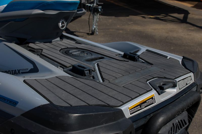 2021 SEADOO GTX 300 LTD SILVER Image 21