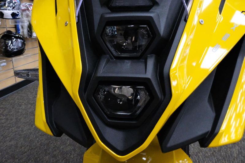 2024 SUZUKI GSXS 8R in a PEARL IGNITE YELLOW exterior color. Family PowerSports (877) 886-1997 familypowersports.com 