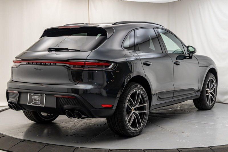 2024 Porsche Macan Image 5