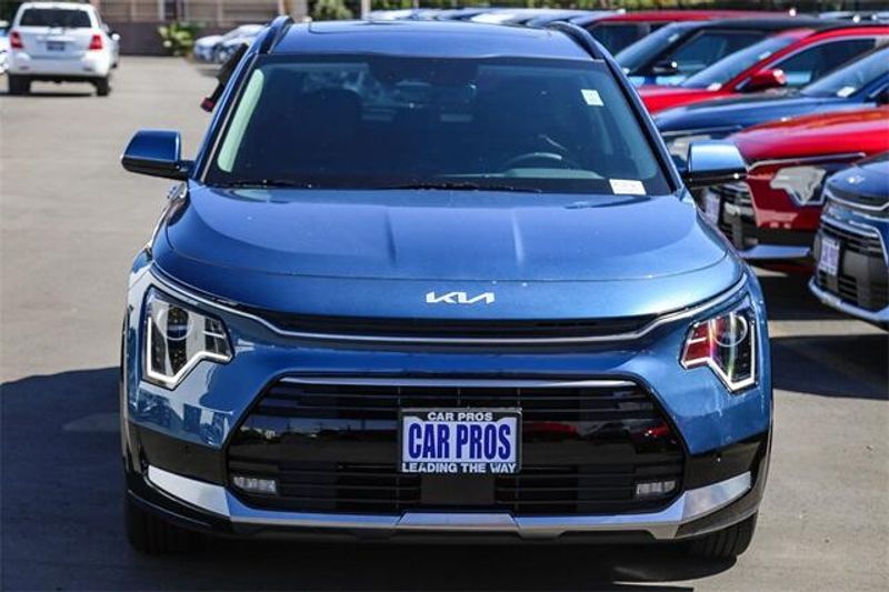 New 2025 Kia Niro SXImage 3