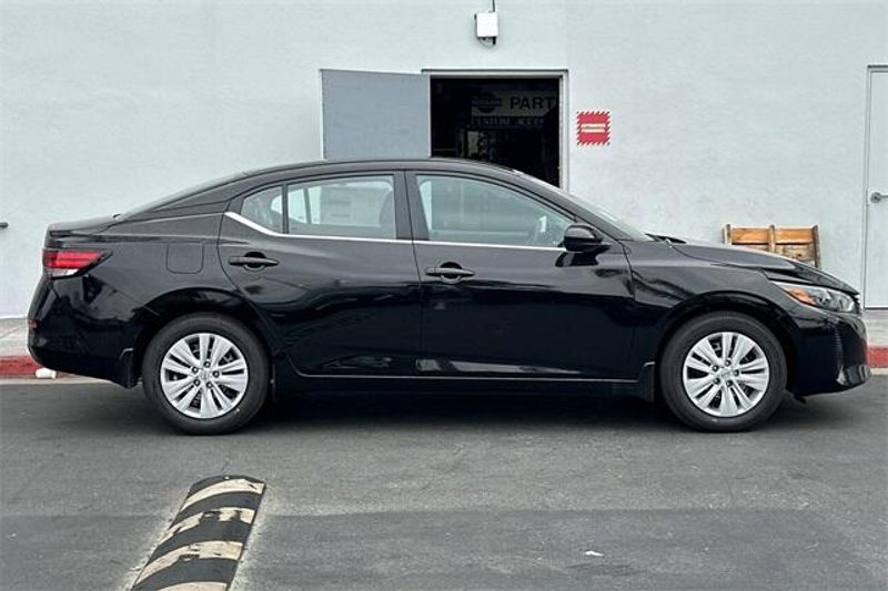 New 2025 Nissan Sentra SImage 2