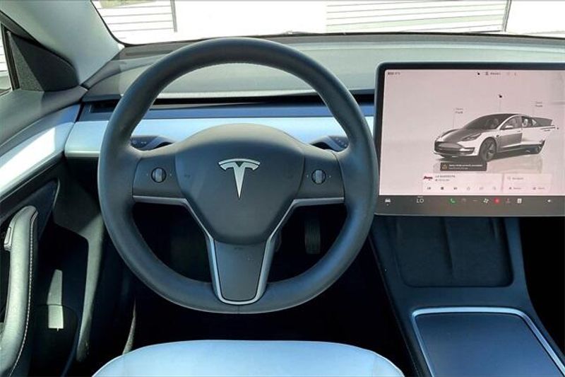 2023 Tesla Model 3 photo 4
