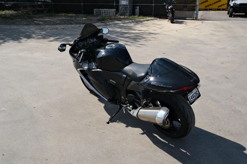 Used 2024 Suzuki HAYABUSA METALLIC MATTE BLACK NO 2 AND GLASS SPARKLE BLACK Image 5
