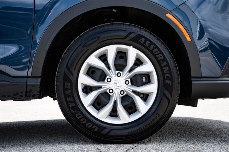 2025 Honda CR-V LX photo 2