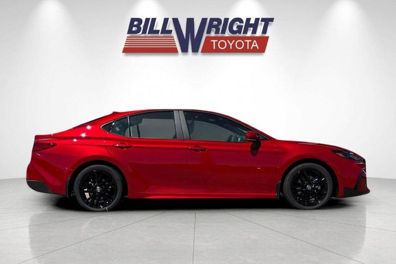 New 2026 Toyota Camry SEImage 2
