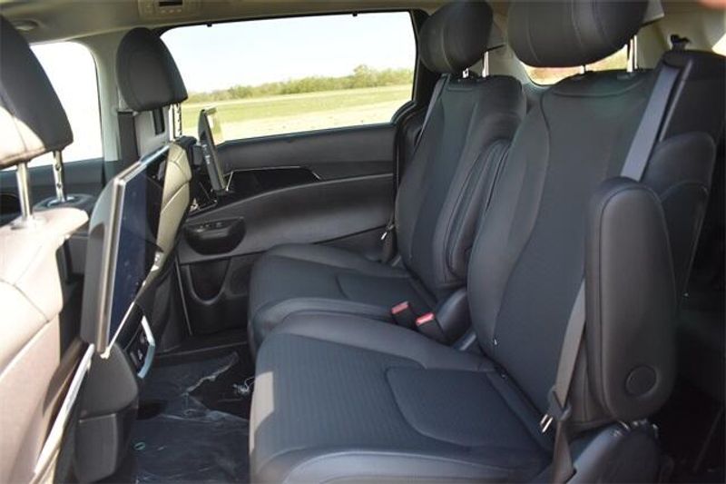 2025 Kia Carnival SX PrestigeImage 22