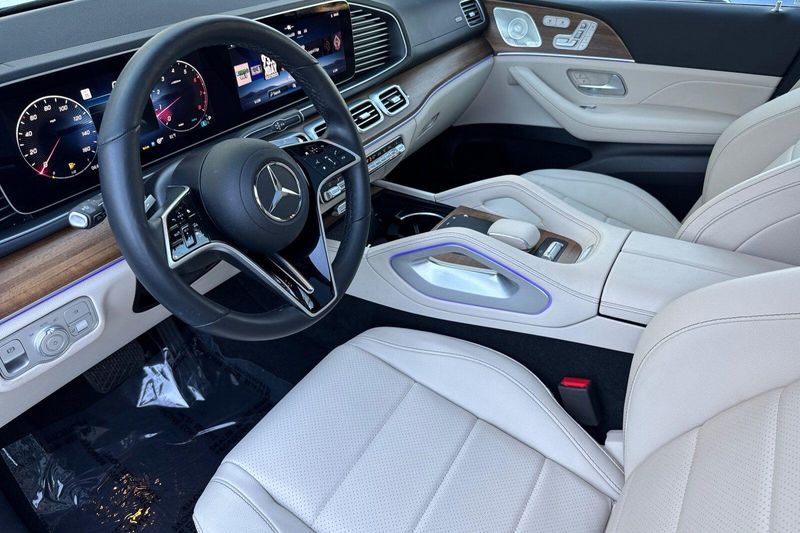 Used 2025 Mercedes-Benz GLS 450Image 10
