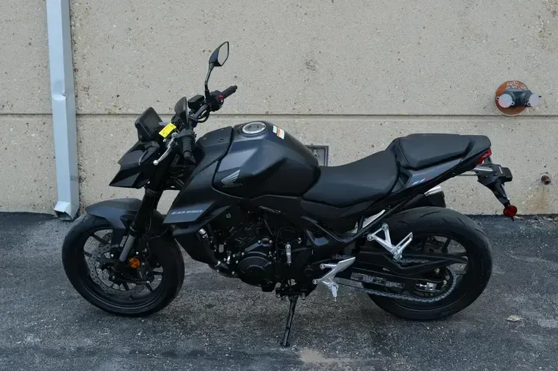 2025 Honda CB750 HORNET MATTE BLACK METALLIC Image 4