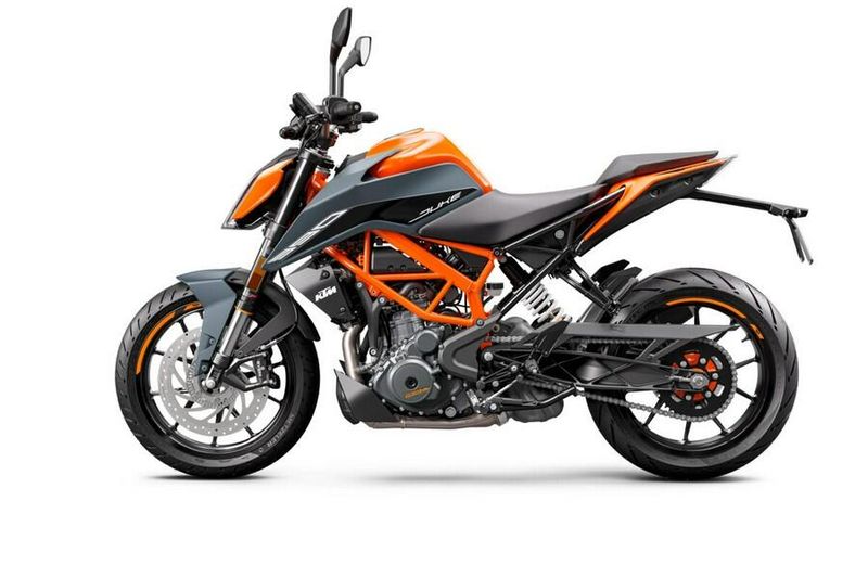 2023 KTM Duke in a Black exterior color. New England Powersports 978 338-8990 pixelmotiondemo.com 