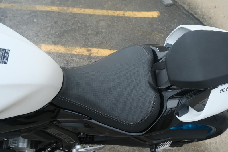 2025 CFMOTO 675SS NEBULA WHITE Image 12